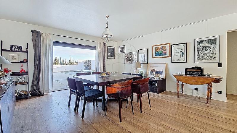 Villa - 243 m² - 7 pièces