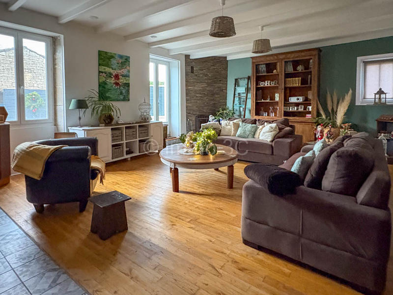 Maison en pierre - 201 m² - 7 pièces