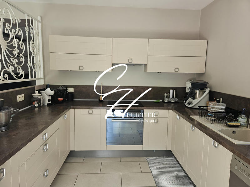 Maison - 224 m² - 9 pièces