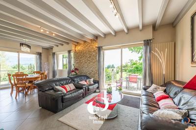 Maison traditionnelle - 135 m² - 5 pièces