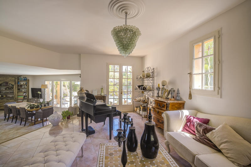 Villa - 214 m² - 6 pièces