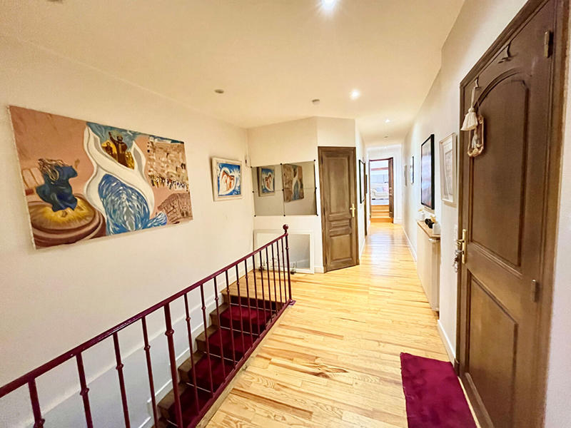 Maison - 361 m² - 10 pièces