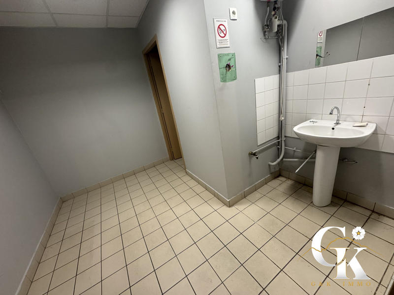 Local commercial - 1 172 m² - 11 pièces
