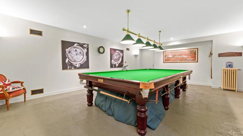 Maison - 330 m² - 9 pièces