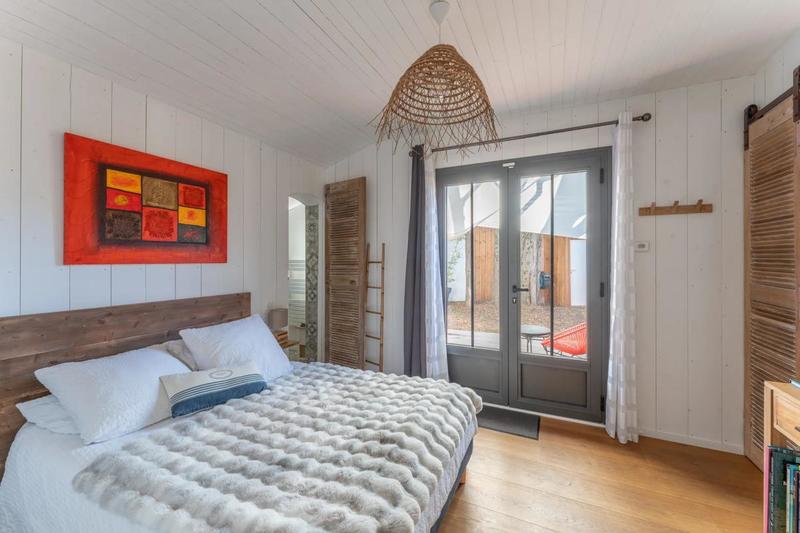 Maison - 233 m² - 9 pièces