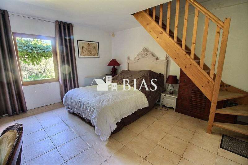 Maison - 220 m² - 7 pièces