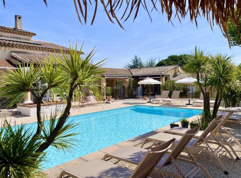 Propriété - 337 m² - 16 pièces