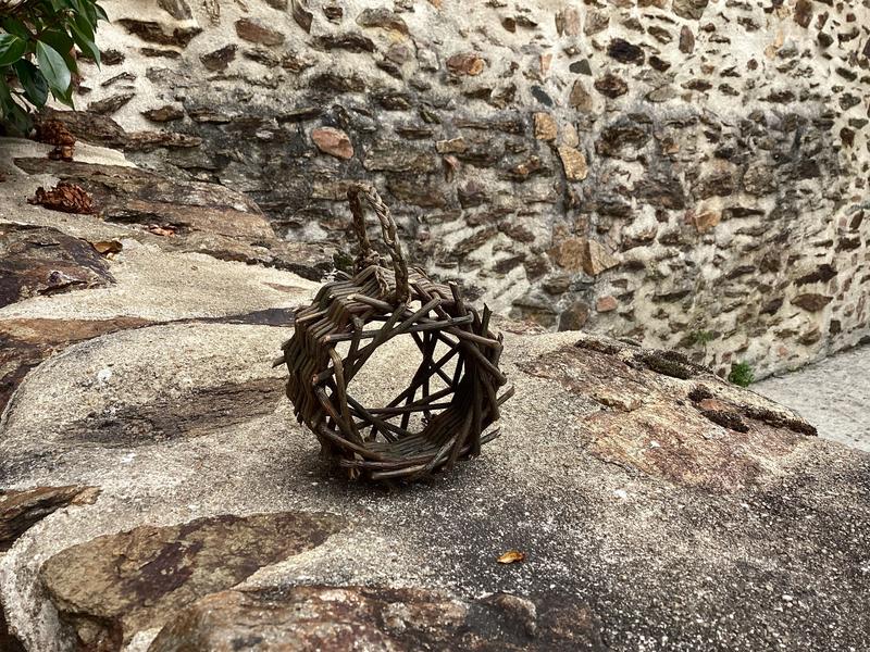 Stage de vannerie : fabrication d'une mangeoire-roue