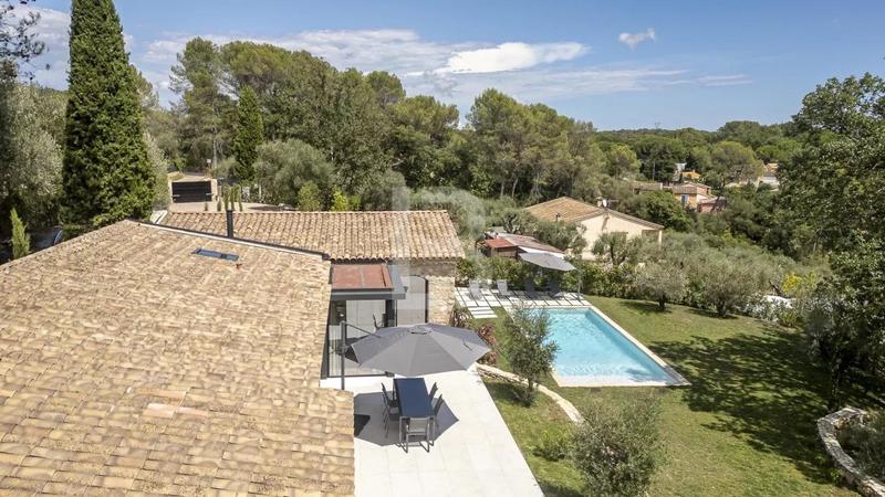 Mas - 300 m² - 7 pièces