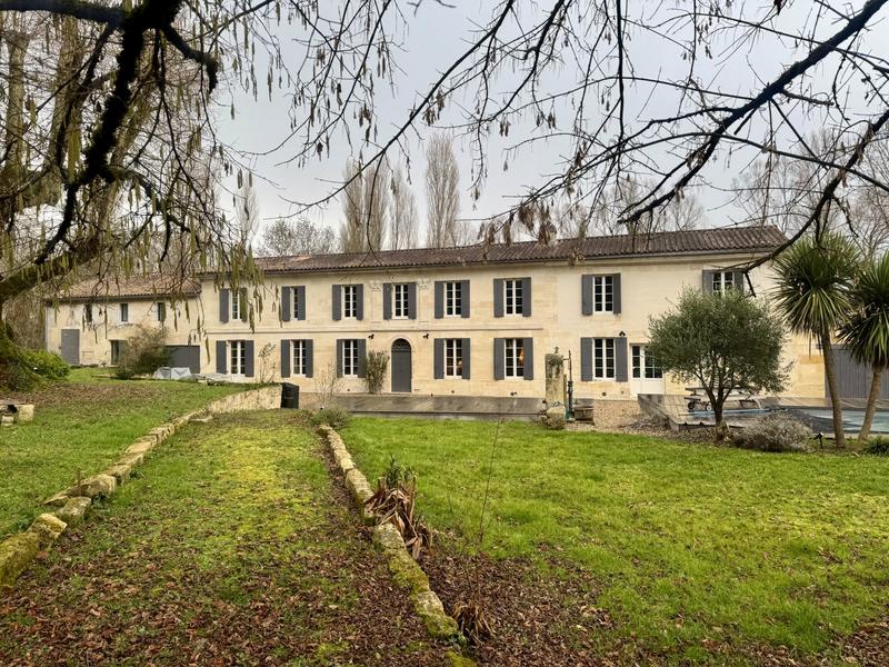 Château - 550 m² - 14 pièces