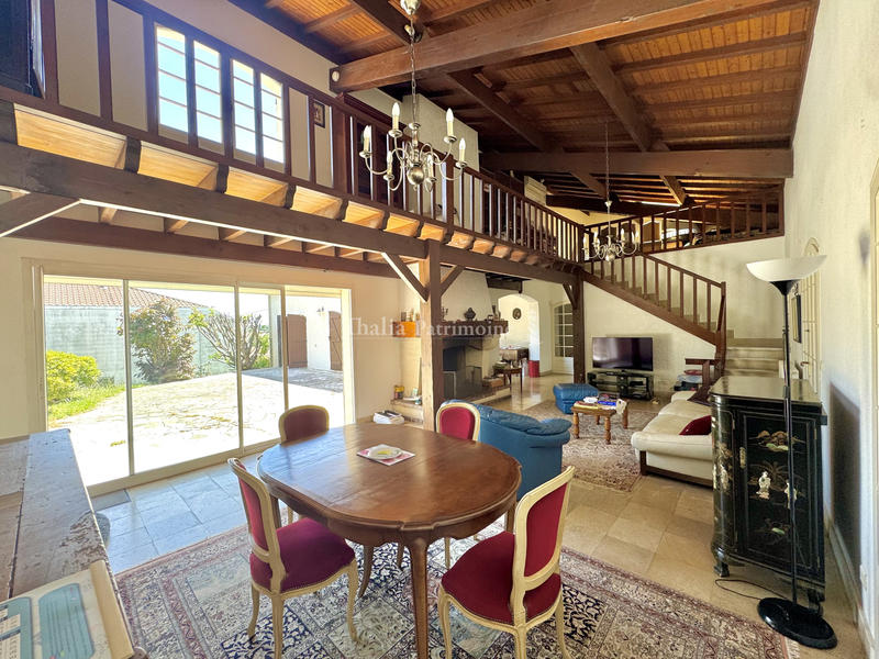 Maison - 200 m² - 8 pièces