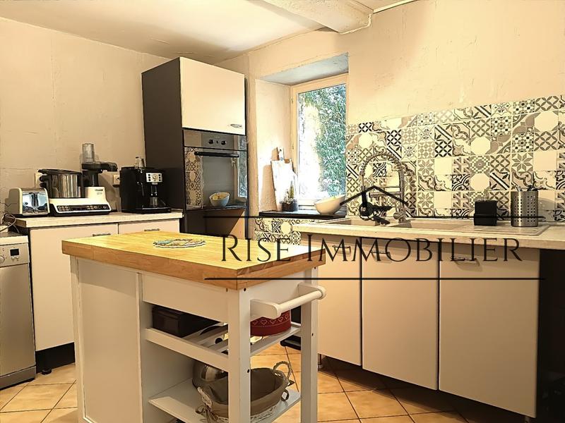 Maison - 218 m² - 9 pièces