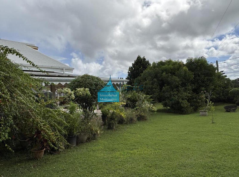 Maison - 230 m² - 6 pièces