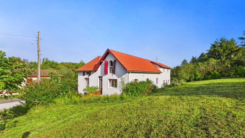 Maison - 240 m² - 10 pièces