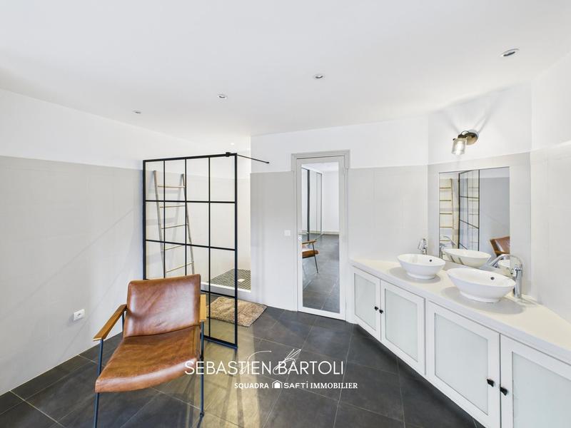 Appartement - 100 m² - 4 pièces