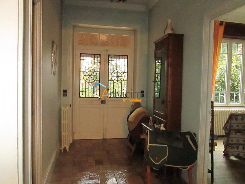 Maison - 260 m² - 9 pièces