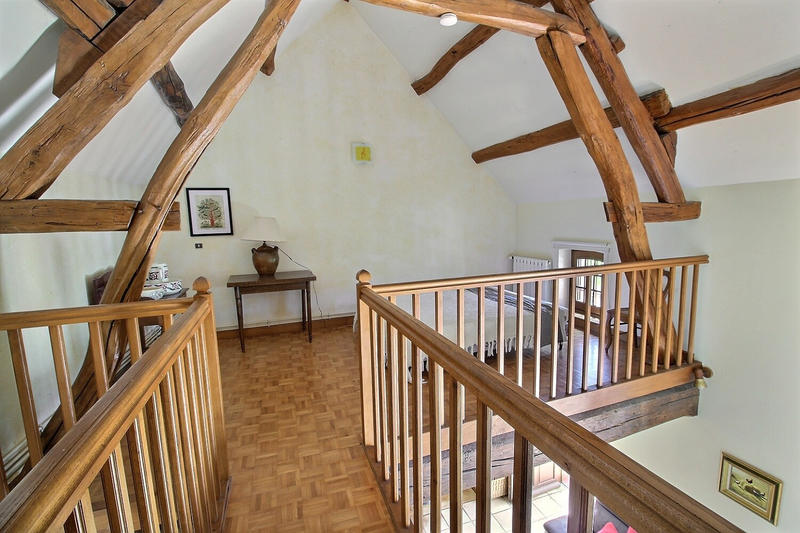 Demeure - 201 m² - 9 pièces