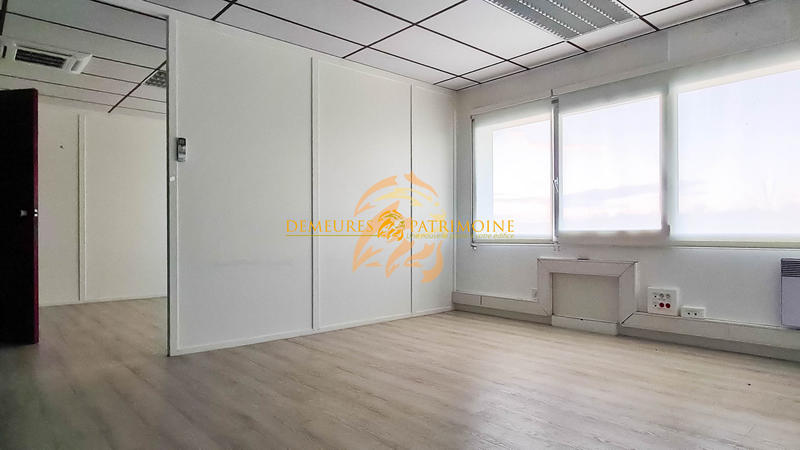 Local d'activités - 2 100 m²