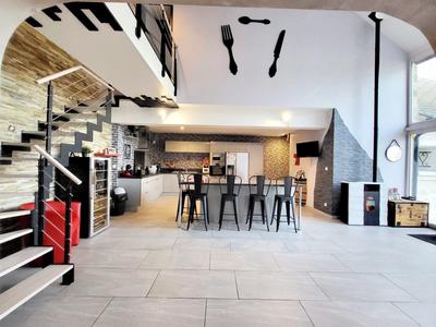 Maison - 218 m² - 6 pièces