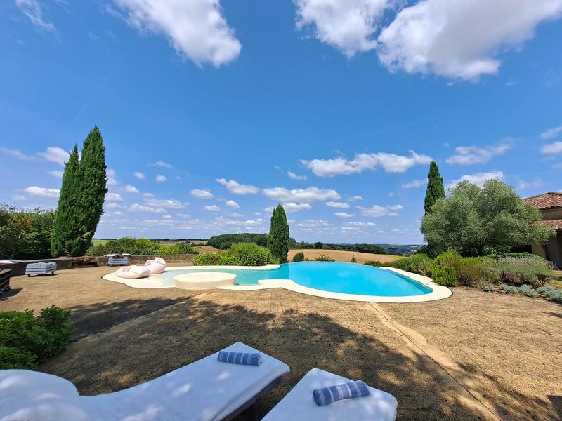 Maison - 427 m² - 12 pièces