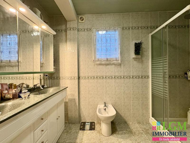 Maison - 210 m² - 9 pièces