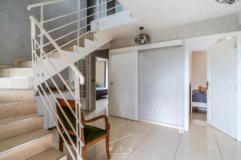 Maison - 215 m² - 7 pièces