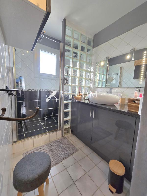 Villa - 150 m² - 8 pièces