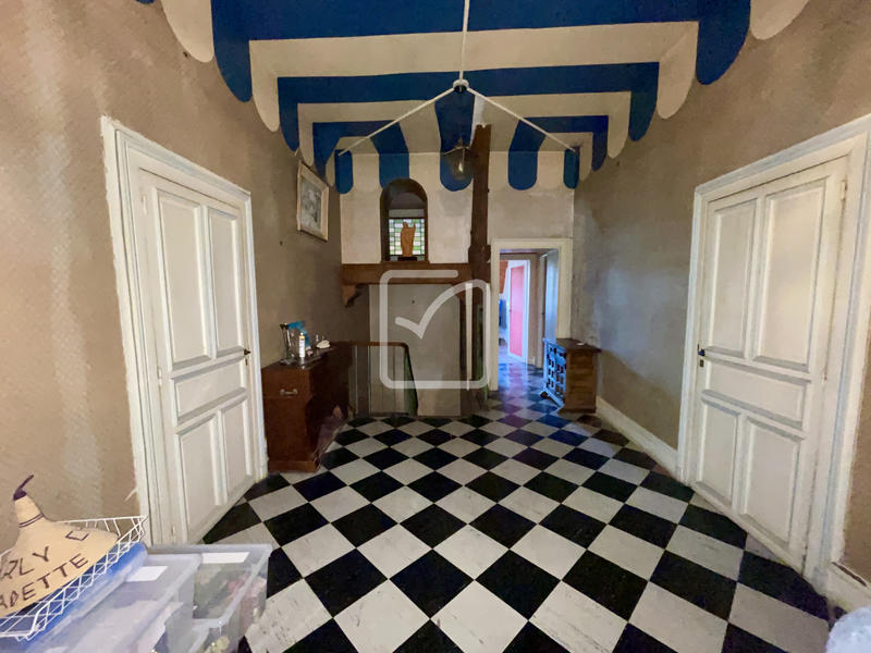 Maison - 525 m² - 16 pièces