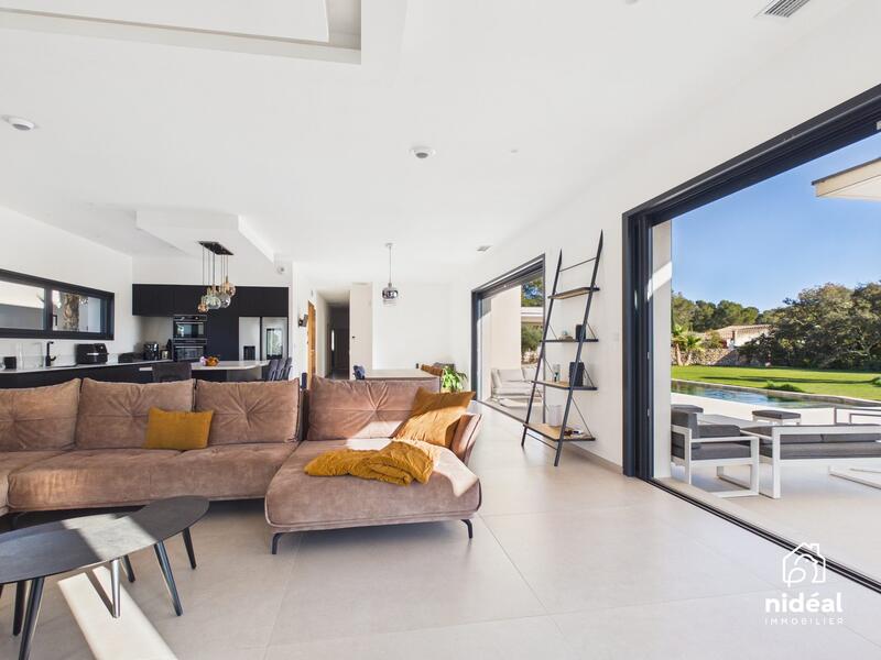 Villa - 205 m² - 6 pièces