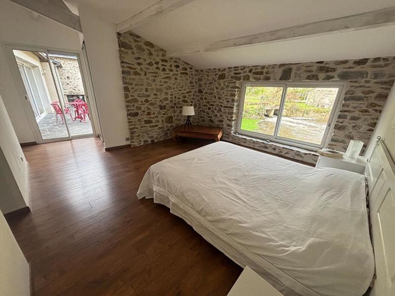 Moulin - 330 m² - 8 pièces