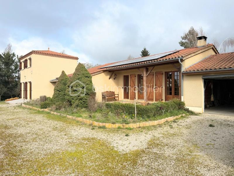 Maison traditionnelle - 148 m² - 9 pièces