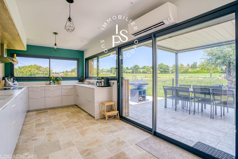 Maison - 229 m² - 7 pièces