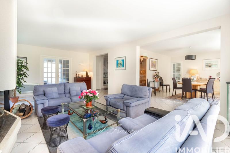 Maison - 246 m² - 9 pièces