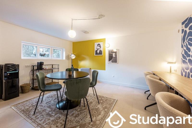 Chambre - 14 m² - 1 pièce