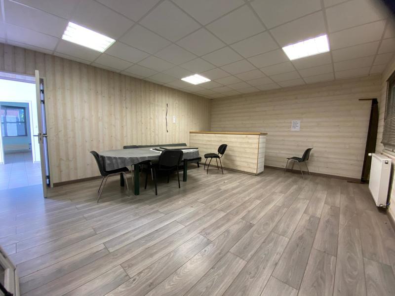 Local commercial - 3 257 m² - 12 pièces