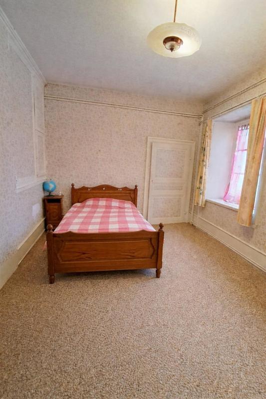 Maison - 233 m² - 9 pièces