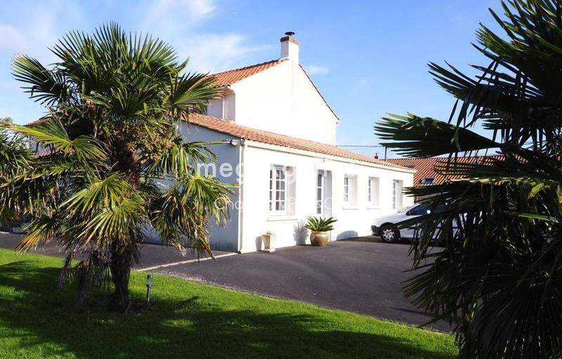 Maison - 245 m² - 8 pièces