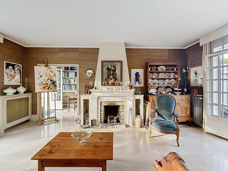 Maison - 201 m² - 7 pièces