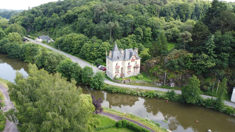 Maison - 338 m² - 14 pièces