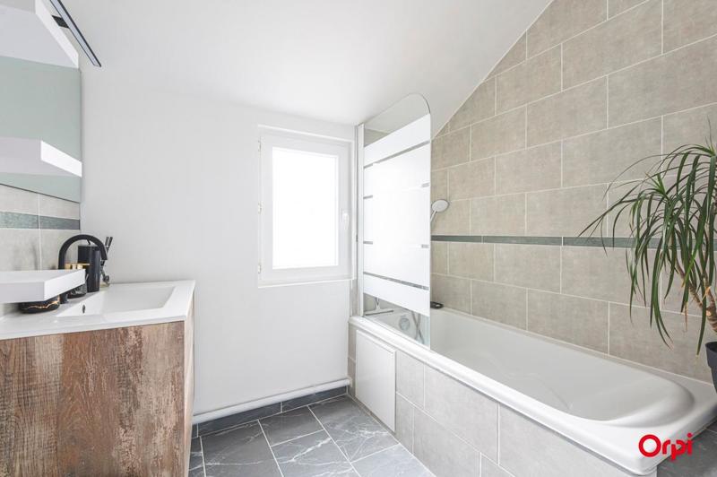 Maison - 111 m² - 4 pièces