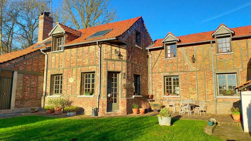 Maison - 239 m² - 10 pièces