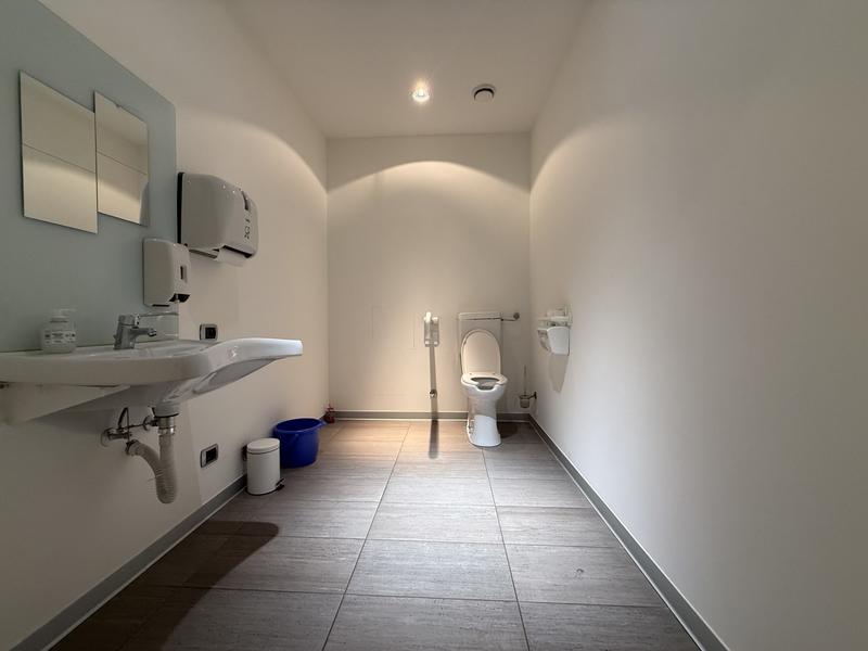 Local d'activités - 302 m² - 11 pièces