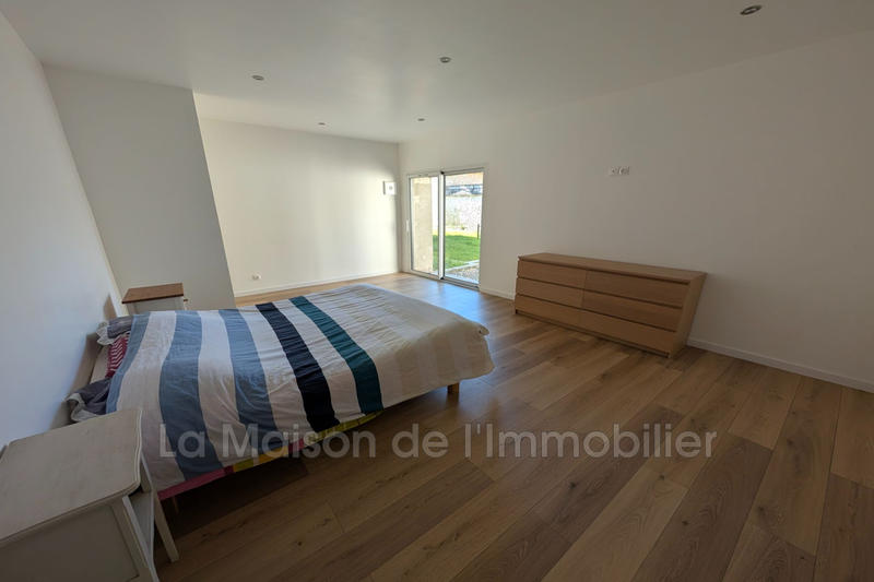 Maison - 220 m² - 8 pièces