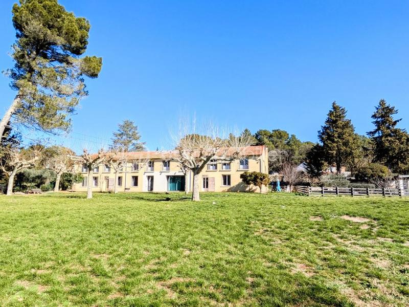 Appartement - 760 m² - 24 pièces