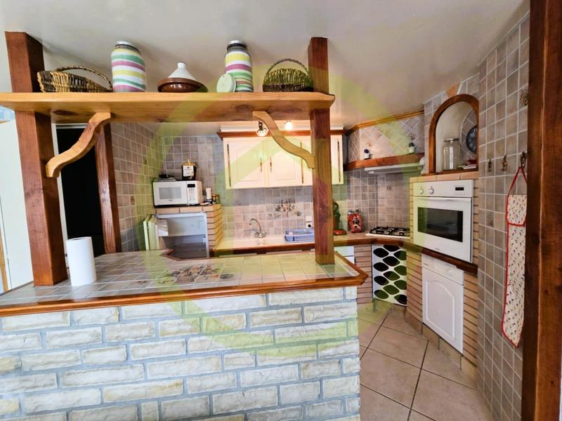 Maison - 232 m² - 9 pièces