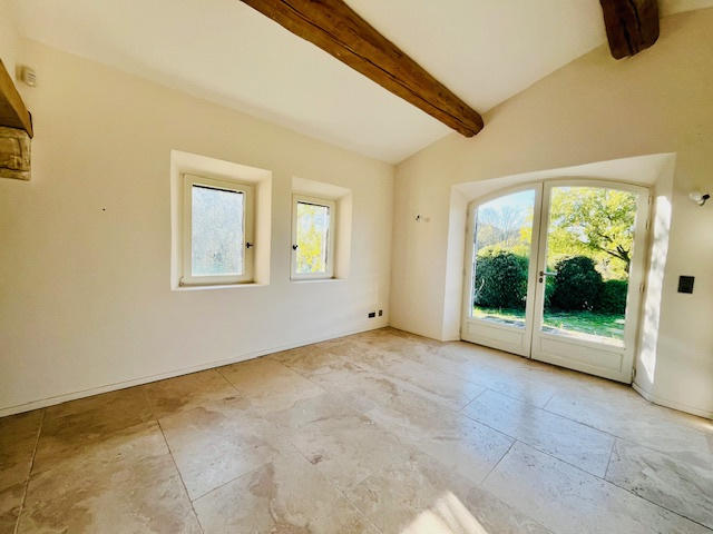 Maison - 385 m² - 8 pièces