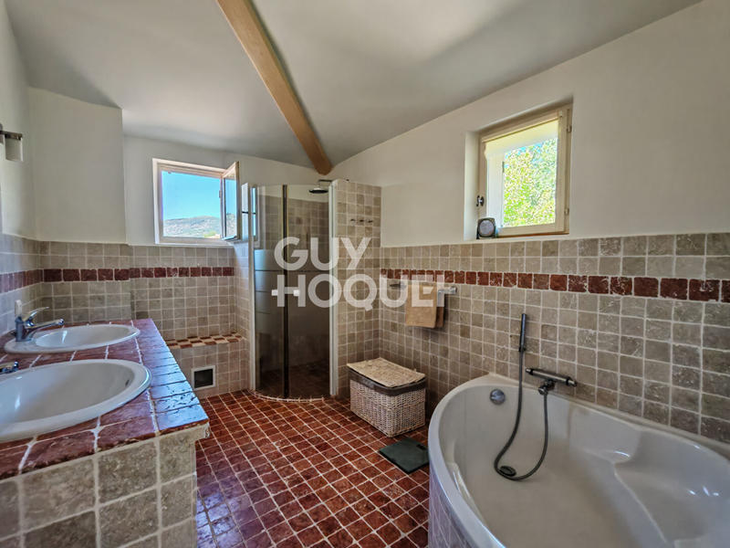 Maison - 245 m² - 7 pièces