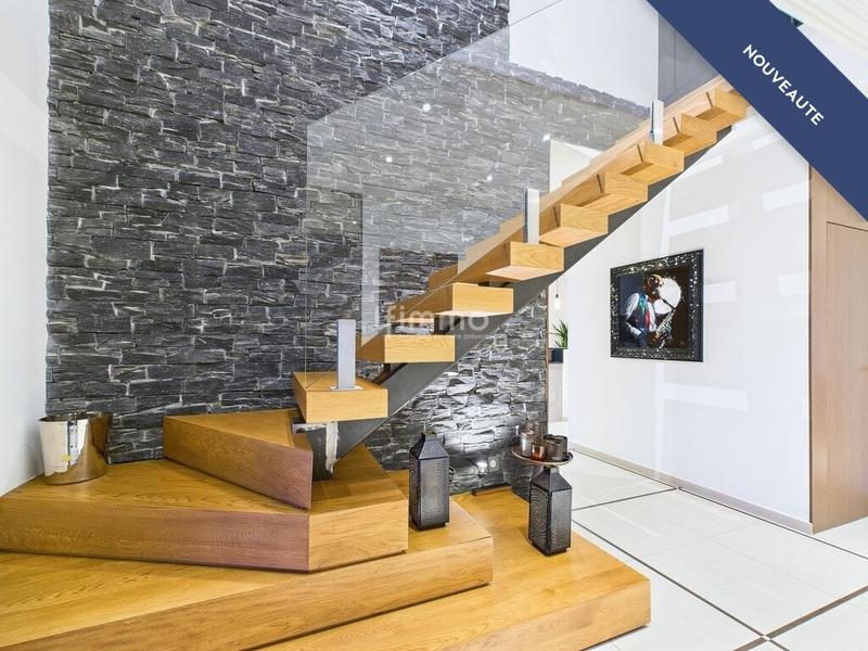 Maison - 378 m² - 7 pièces