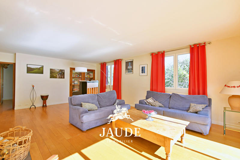 Maison - 221 m² - 10 pièces