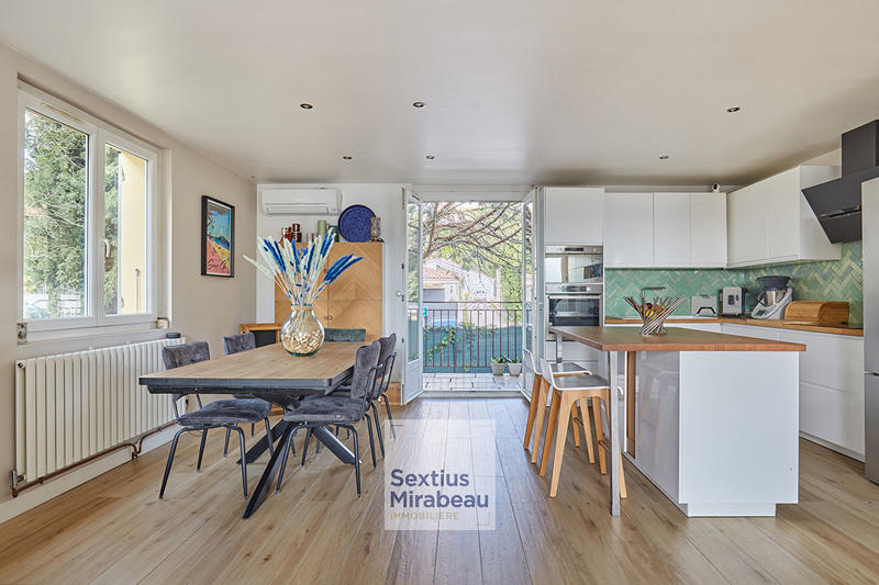 Maison - 245 m² - 9 pièces